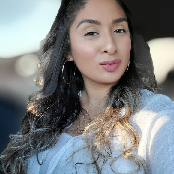 Meet your Posher, Angie! - Picture 1 of 3